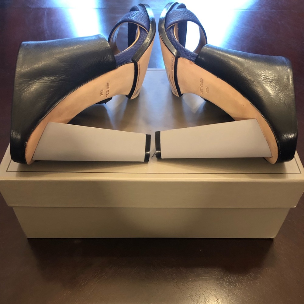 ❌SOLD❌ NIB! BCBGMaxAzria Leather Sandals - Picture 6 of 8